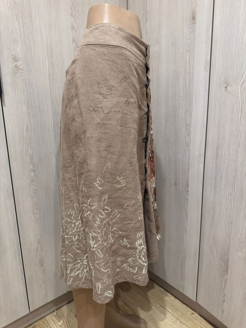 Fustă Zara brodată mărime 40