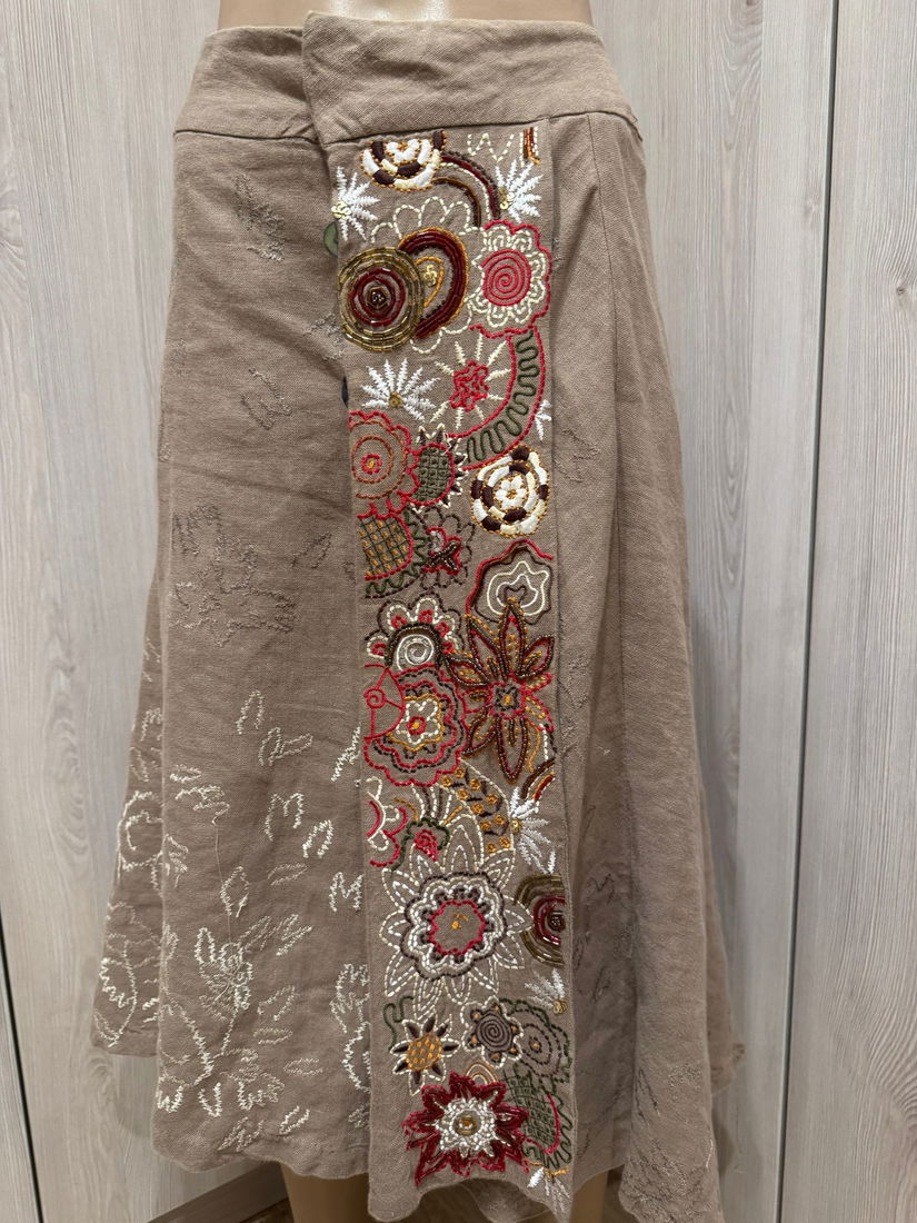 Fustă Zara brodată mărime 40