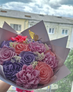 Flori din satin