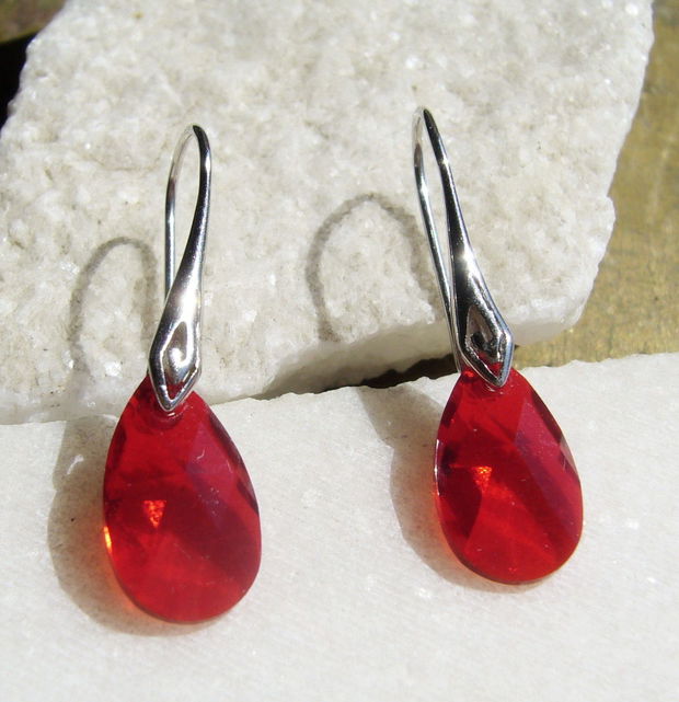 Cercei cu tortite din argint .925 rodiat si pandante Swarovski Pear Shaped - Light Siam