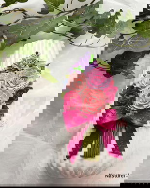 Vaza: Bujori si liliac