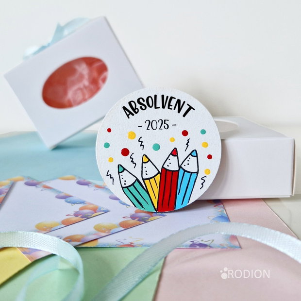 Medalii sau insigne gradinita scoala pictate manual personalizate Creioane