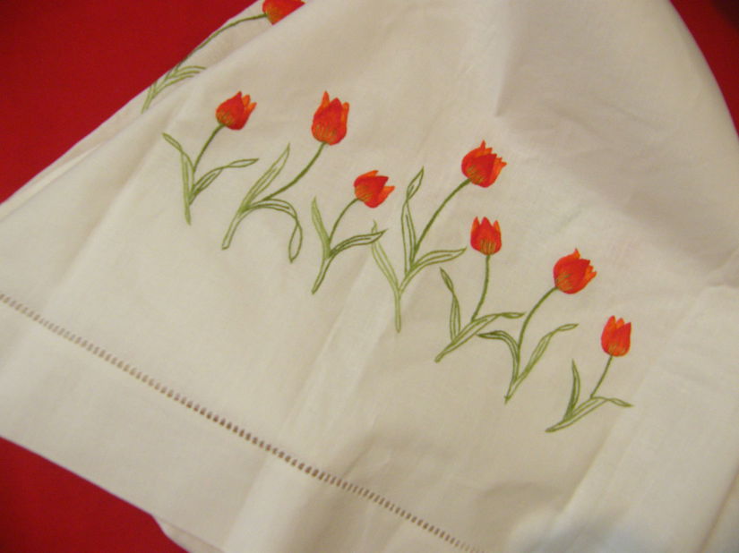 Nou-napron broderie lalele