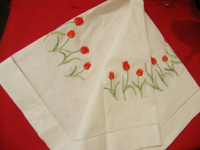 Nou-napron broderie lalele