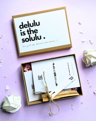 Mini-kit pentru manifestare cu cristale si palo santo - Delulu is the solulu :)