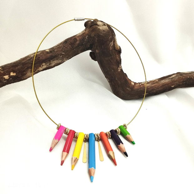 set bijuterii handmade din creioane colorate 00483