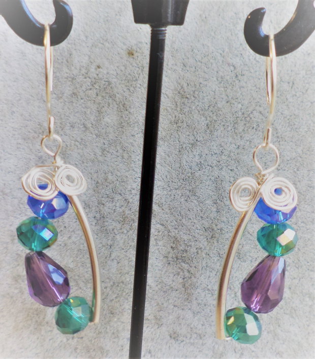 Cercei handmade din sarma si cristale