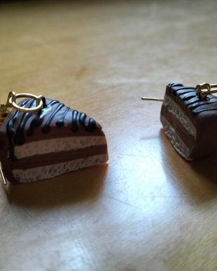 Cercei delicioși - tort de ciocolată.