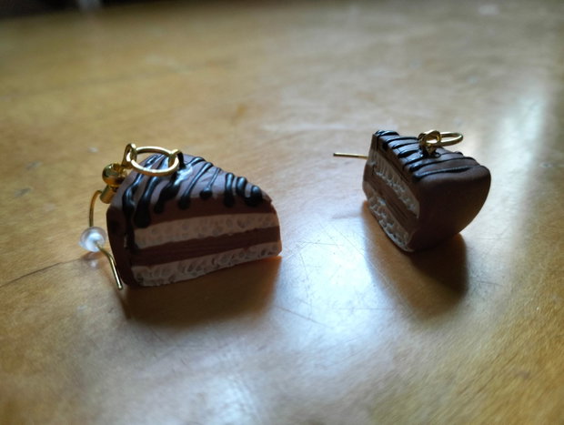Cercei delicioși - tort de ciocolată.