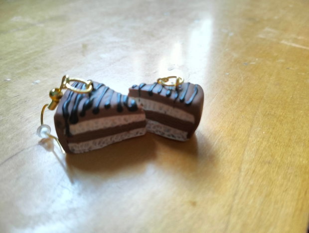 Cercei delicioși - tort de ciocolată.