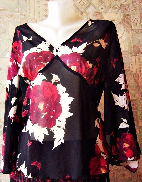 bluza Bay , model fluture , cu flori rosii ,16
