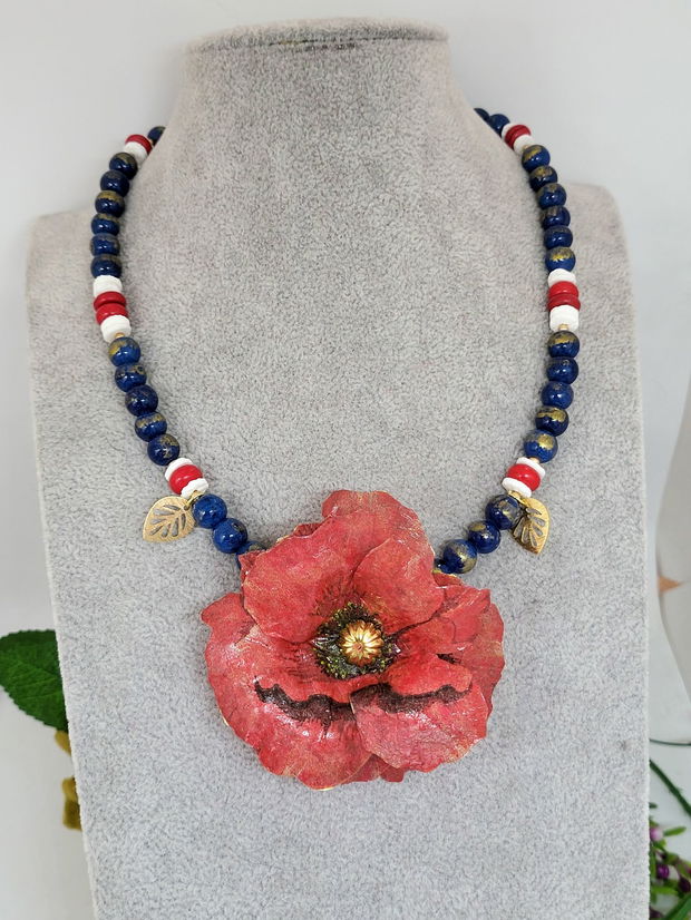 Colier floare de mac ,jad ,turcoaz si scoica /floral de vara