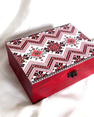 Cutie lemn decorata cu motiv traditional 35719