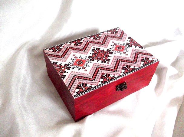 Cutie lemn decorata cu motiv traditional 35719