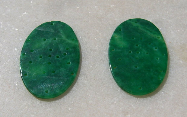 (2 bucati) Pandantiv oval gravat manual din jad verde aprox 1.5x25x41 mm