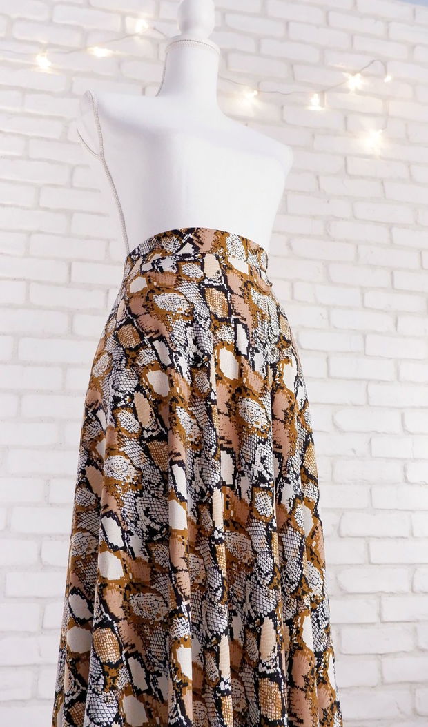 Bluza si Fusta Vaporoase Print Sarpe Bej cu Negru