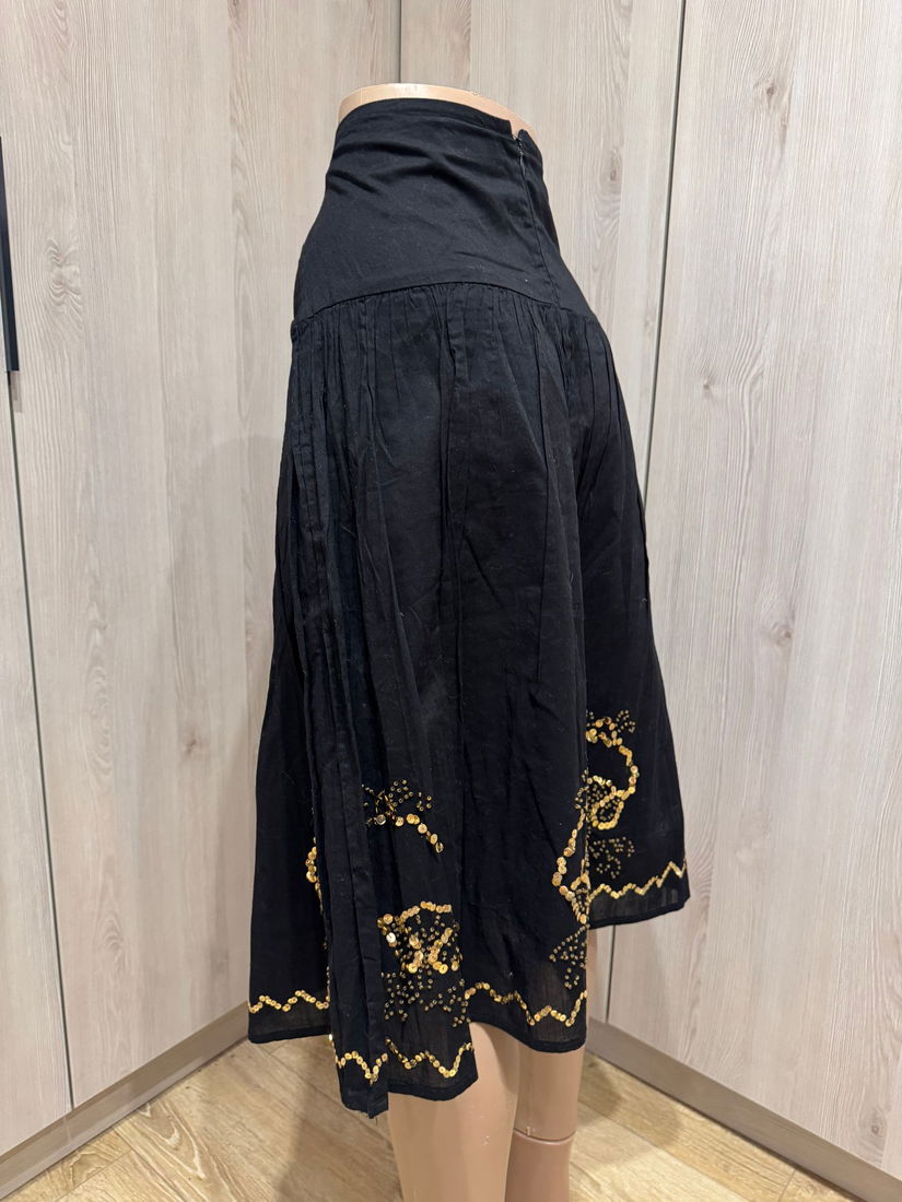FUSTA BUMBAC CU BRODERIE DIN PAIETE SI MARGELE ELEGANTA MARIME 38