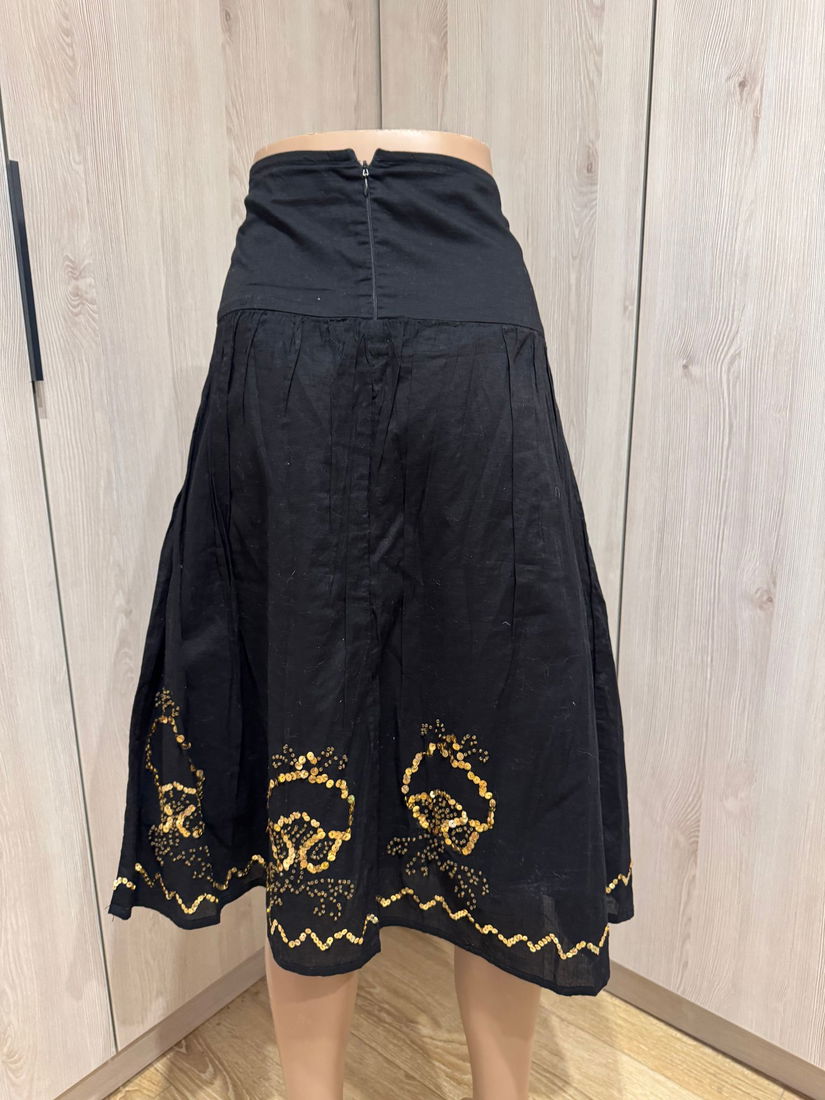 FUSTA BUMBAC CU BRODERIE DIN PAIETE SI MARGELE ELEGANTA MARIME 38