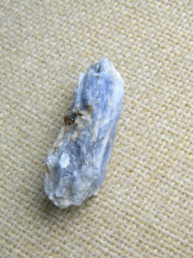 Kyanit brut (F39-1)