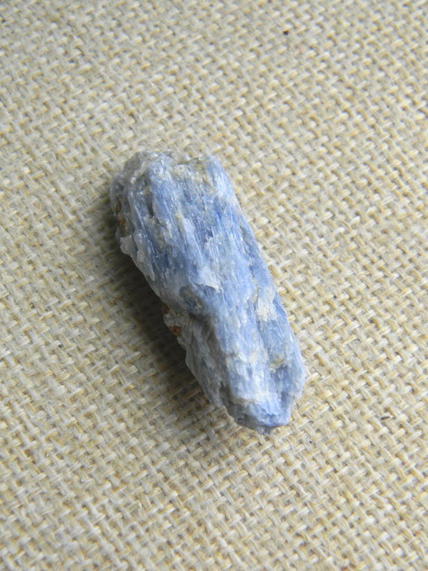 Kyanit brut (F39-1)