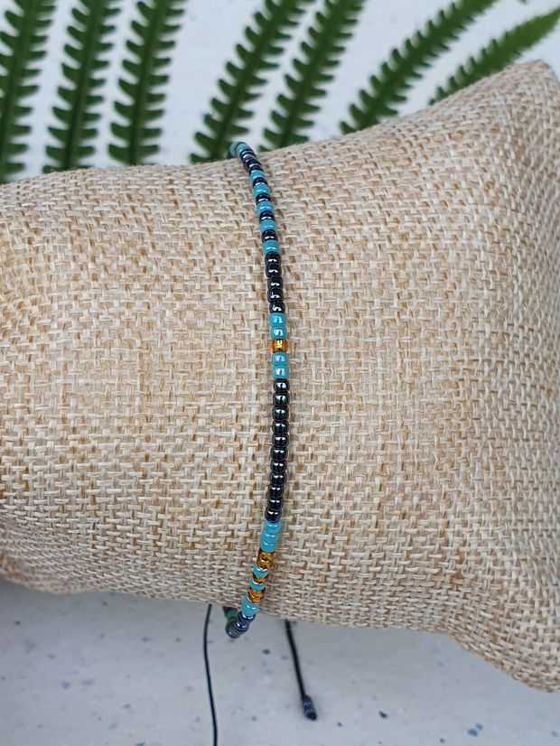 Anklet handmade cu mărgele gri metalizat, turcoaz și aurii