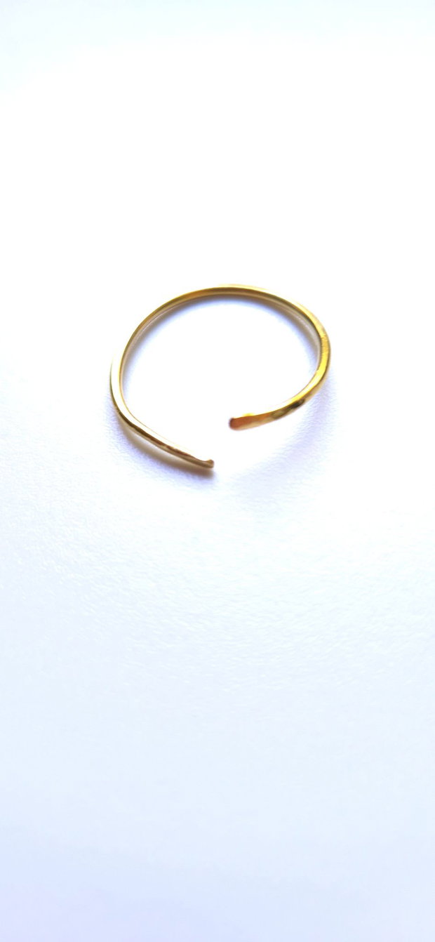 Inel simplu minimalist din alama