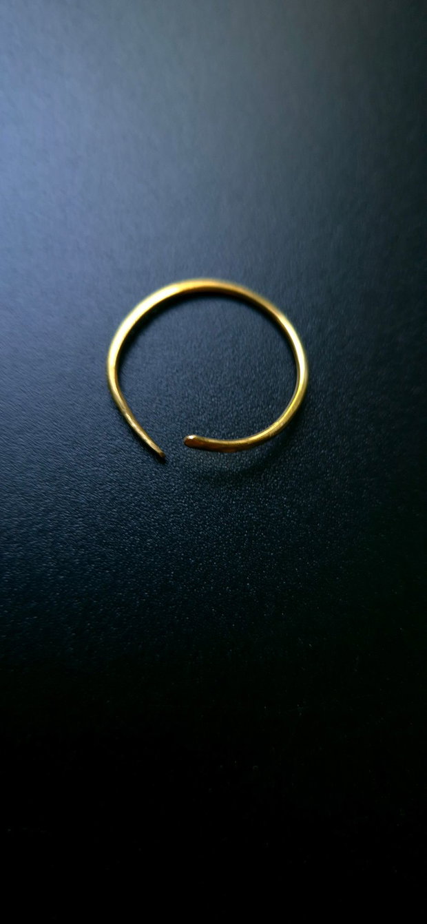 Inel simplu minimalist din alama