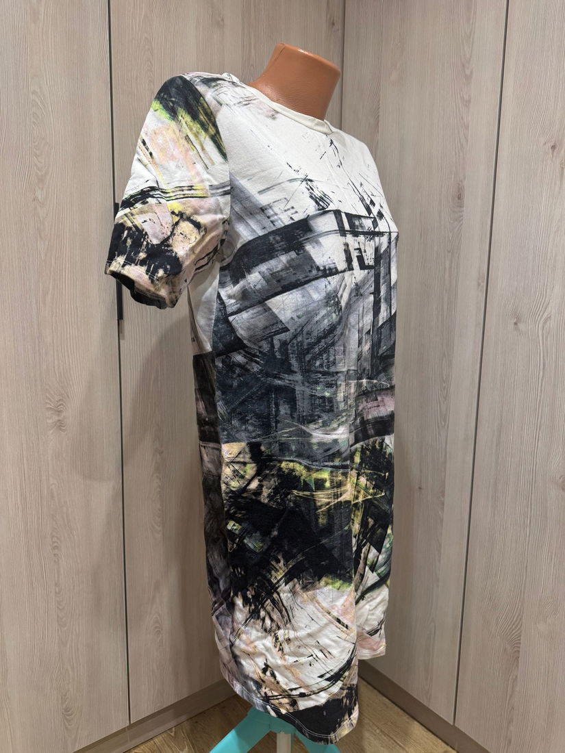 ROCHIE DEOSEBITA HUGO BOSS ORIGINALA MARIME M/L URBAN LOOK