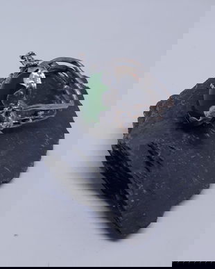 Inel unicat din argint fin, cu design avangardist si un cristal de jad