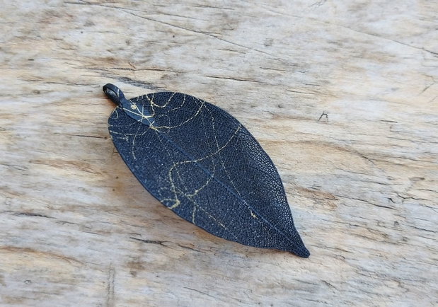 Pandantiv frunza electroplacata, 66x31 mm