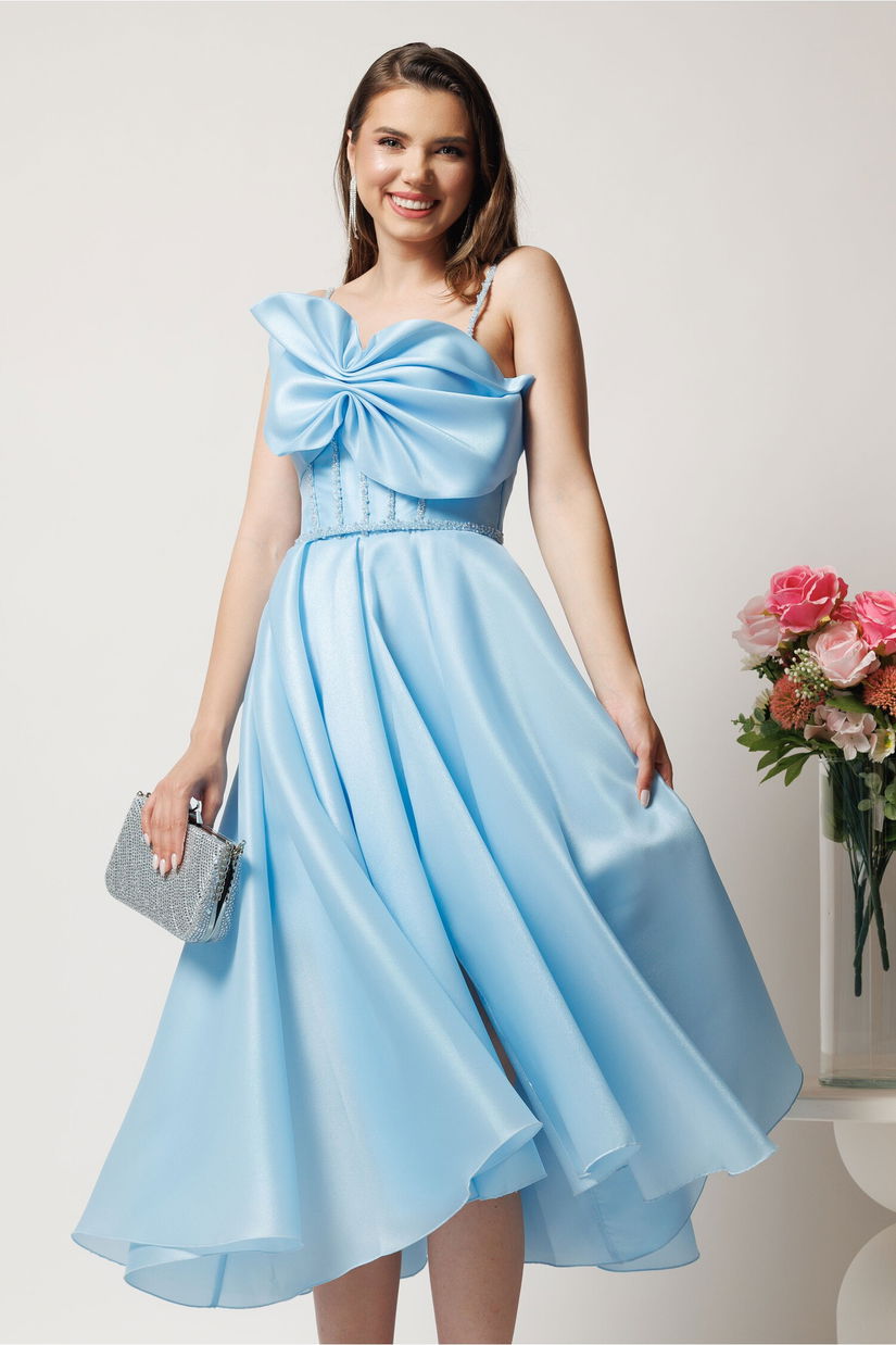 Rochie midi bleu din organza in clos cu funda la bust si margele