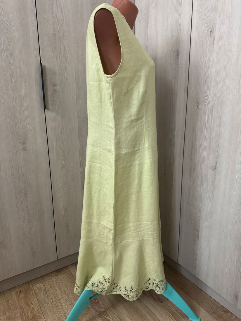 ROCHIE IN CU BRODERIE SPARTA MARIME 42 D,16 GB