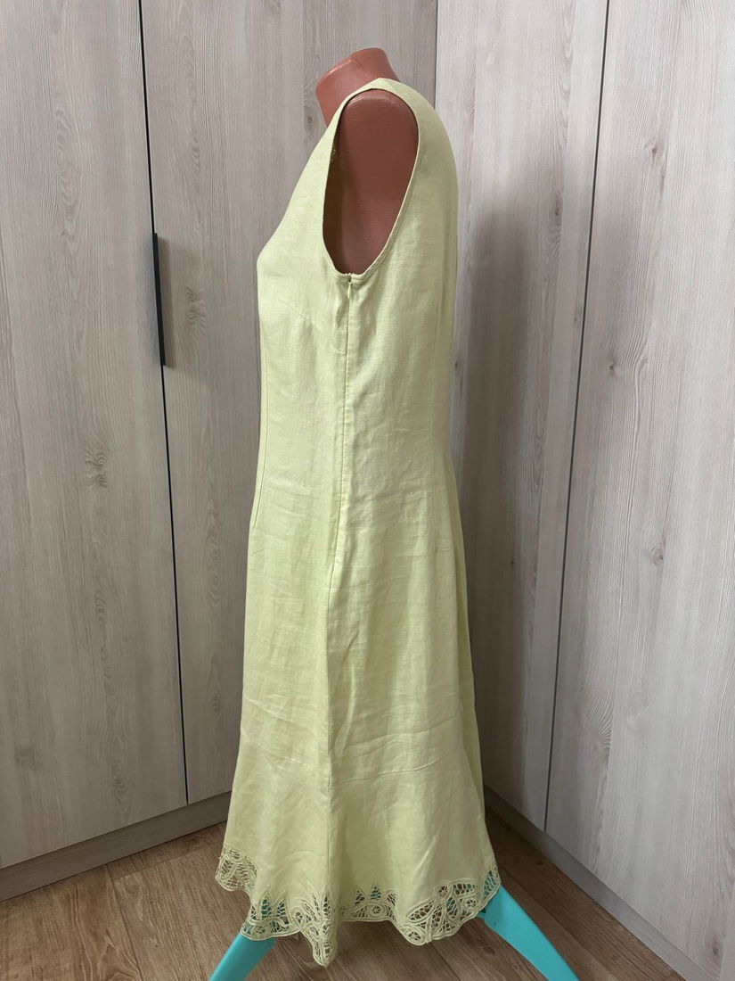ROCHIE IN CU BRODERIE SPARTA MARIME 42 D,16 GB