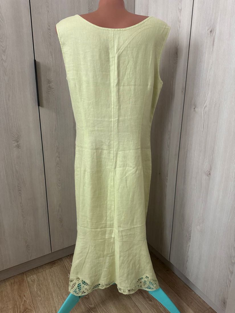 ROCHIE IN CU BRODERIE SPARTA MARIME 42 D,16 GB