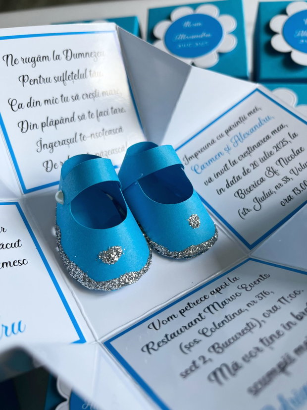 Invitații botez băieți cu papucei miniaturali