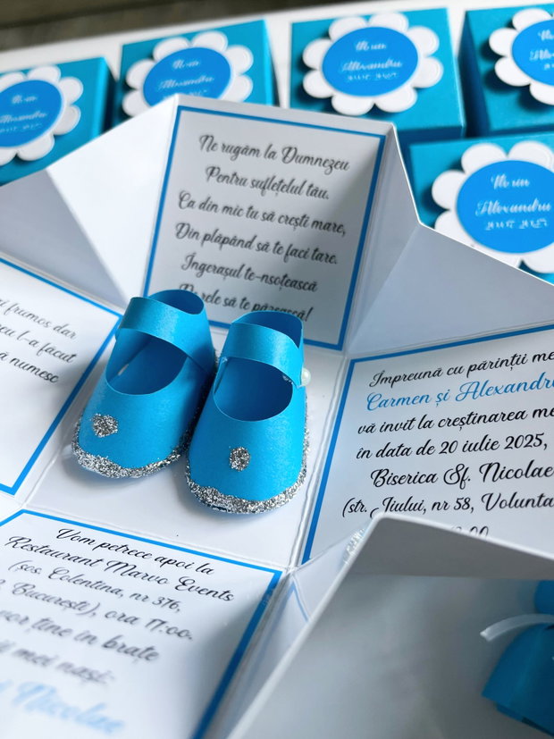 Invitații botez băieți cu papucei miniaturali