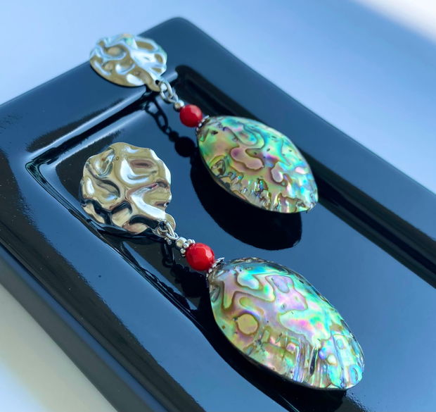 Cercei cu scoici Abalone/Paua si coral