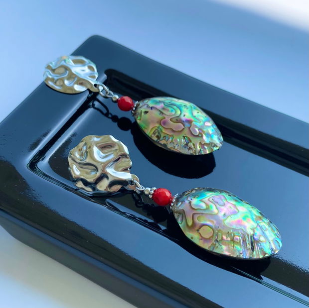 Cercei cu scoici Abalone/Paua si coral