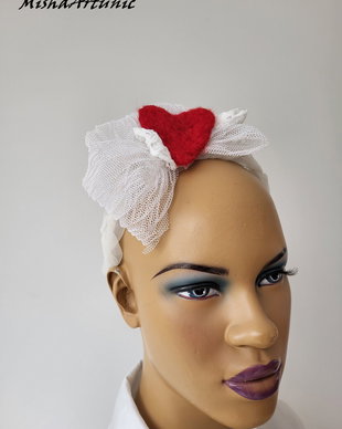 Accesoriu cap cu inima impaslita