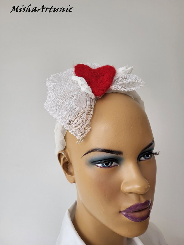 Accesoriu cap cu inima impaslita