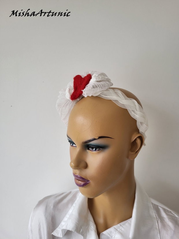 Accesoriu cap cu inima impaslita