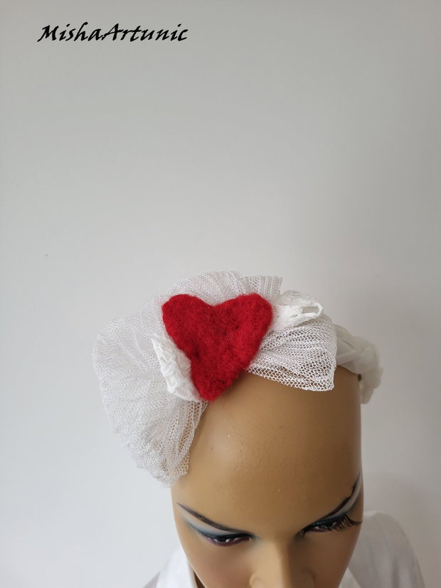 Accesoriu cap cu inima impaslita