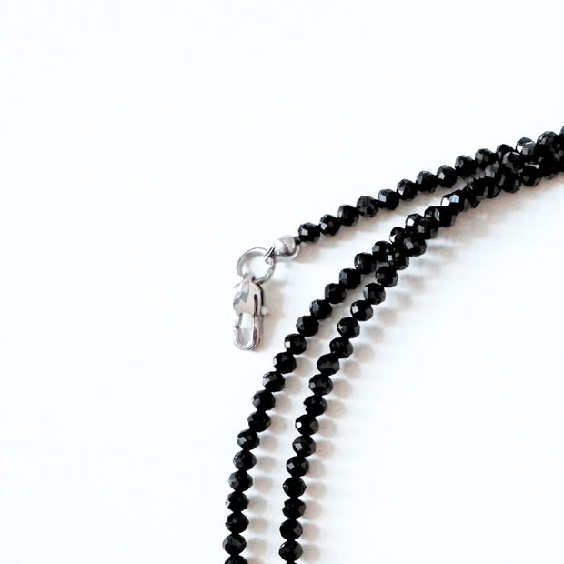 Colier / choker triplu multisir la baza gatului din turmalina neagra