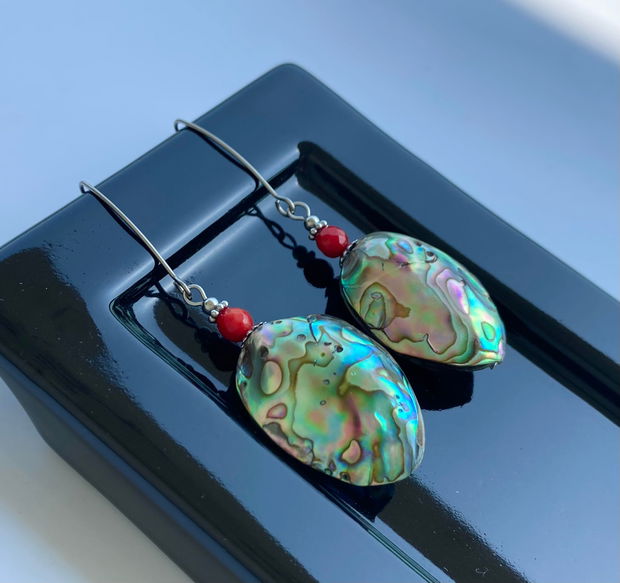 Cercei cu scoici Abalone/Paua si coral