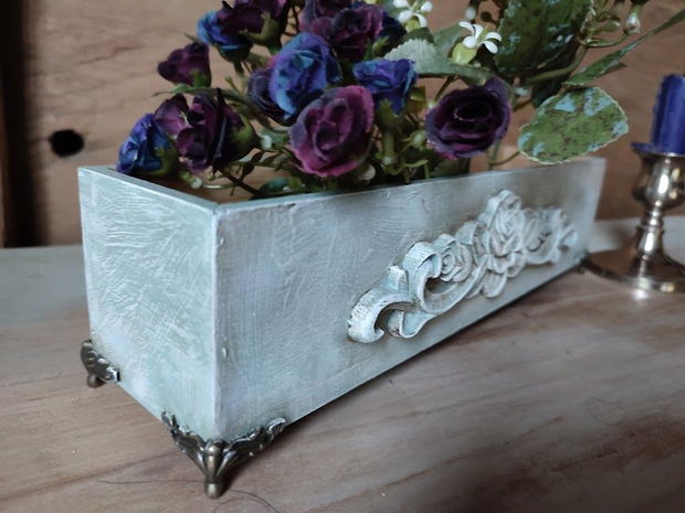 Suport decorativ shabby chic -Accente rafinate pentru orice spațiu