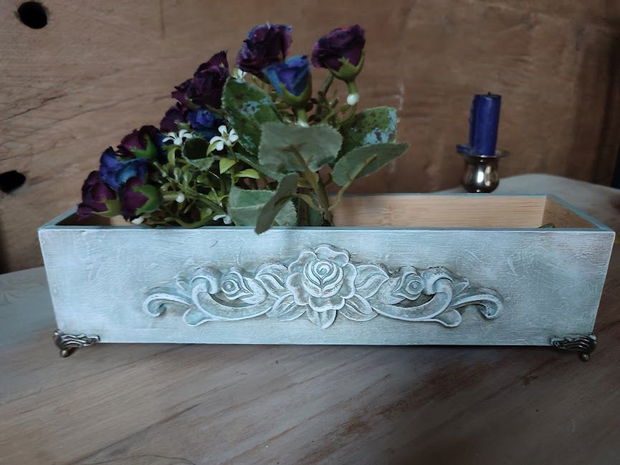Suport decorativ shabby chic -Accente rafinate pentru orice spațiu