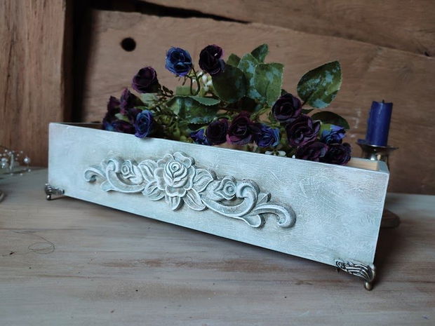 Suport decorativ shabby chic -Accente rafinate pentru orice spațiu