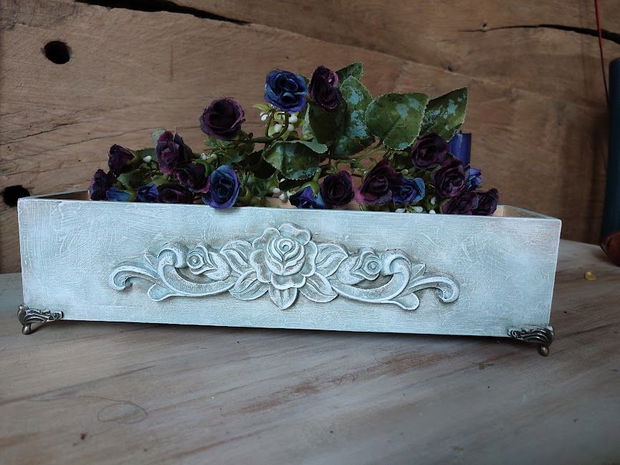 Suport decorativ shabby chic -Accente rafinate pentru orice spațiu