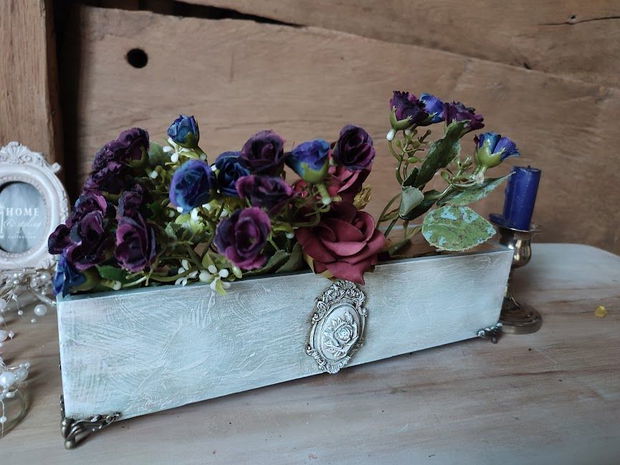 Suport decorativ shabby chic -Accente rafinate pentru orice spațiu