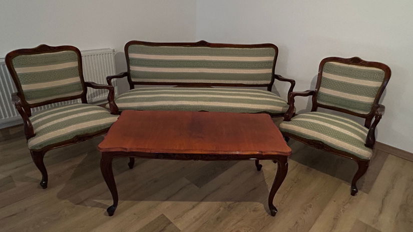 Set salon vintage canapea cu 2 fotolii și măsuță